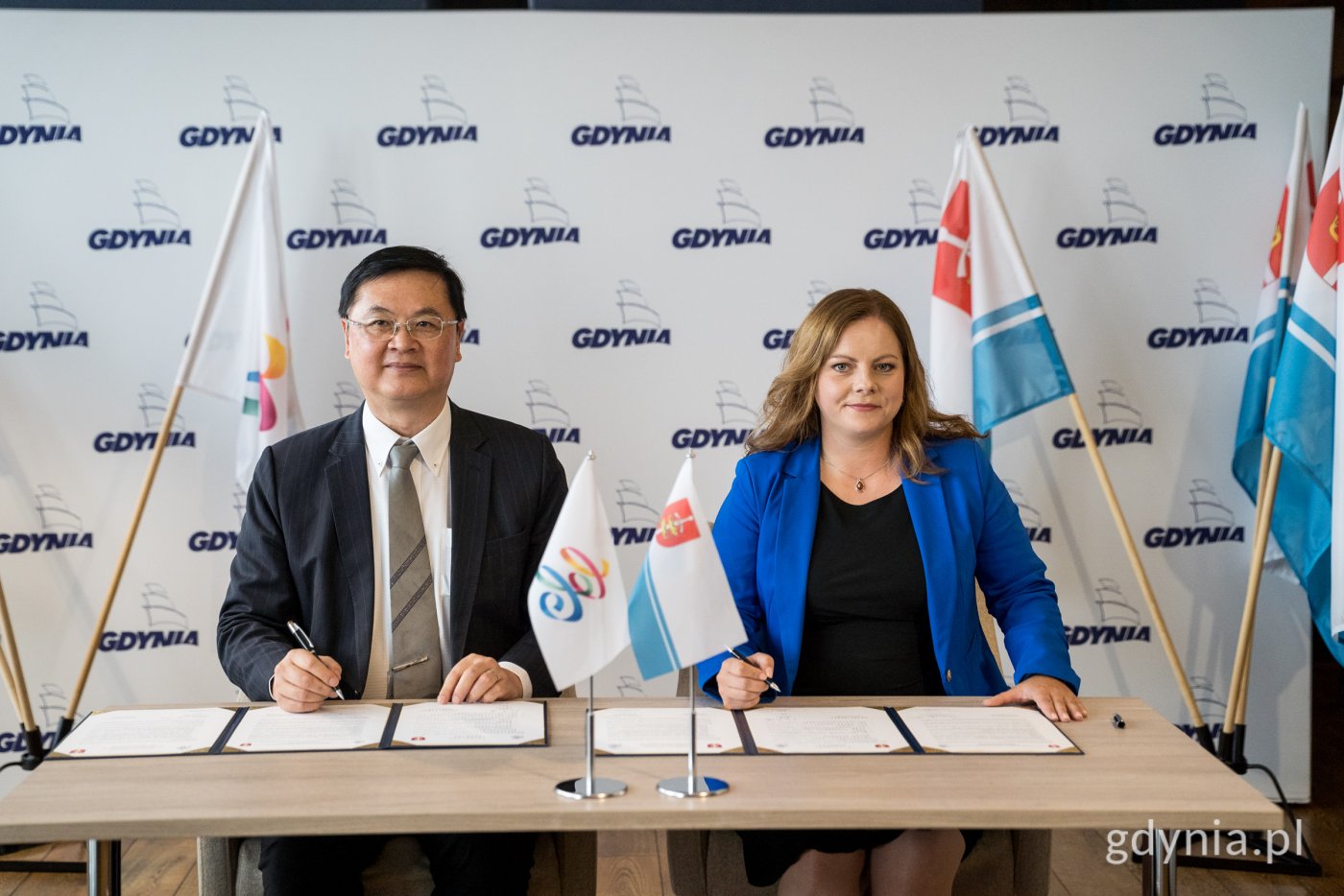 Umowę o partnerstwie podpisali prezydent Gdyni Aleksandra Kosiorek i  wiceprezydent Kaohsiung Lo Ta-Sheng (fot. Paweł Budziński)