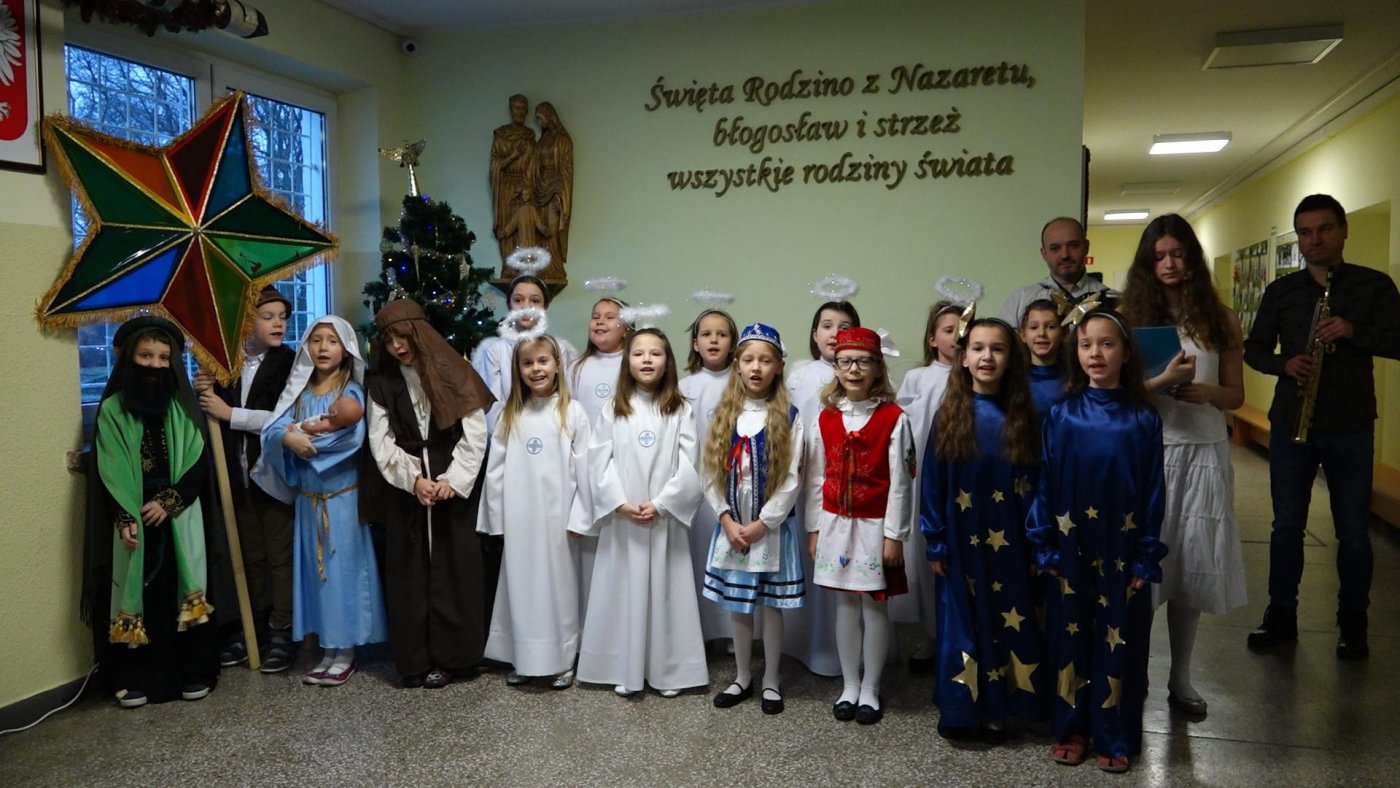 Schola Katolickiej Szkoły Podstawowej w Gdyni śpiewa gdyńską pastorałkę // fot. materiały prasowe