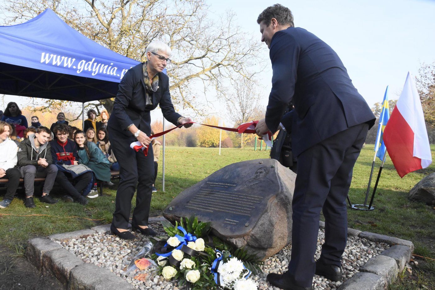 Odsłonięcie epitafium Witolda Kukowskiego w Kolibkach // fot. Lechosław Dzierżak