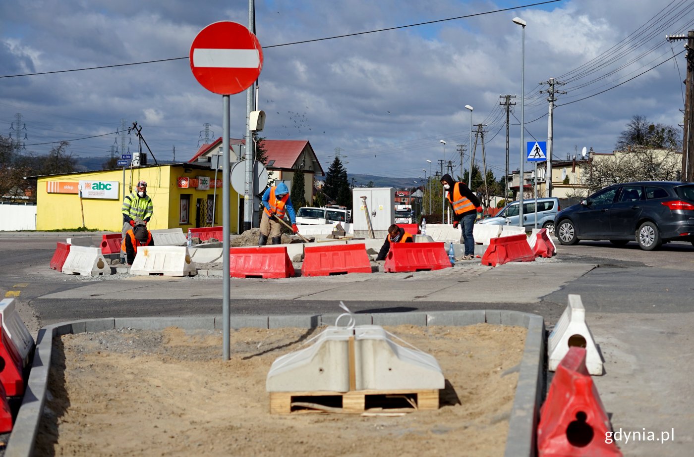 Już rozpoczęły się prace przy rondzie na skrzyżowaniu ulic Puckiej–Unruga–Czernickiego-Złotej, fot. Kamil Złoch