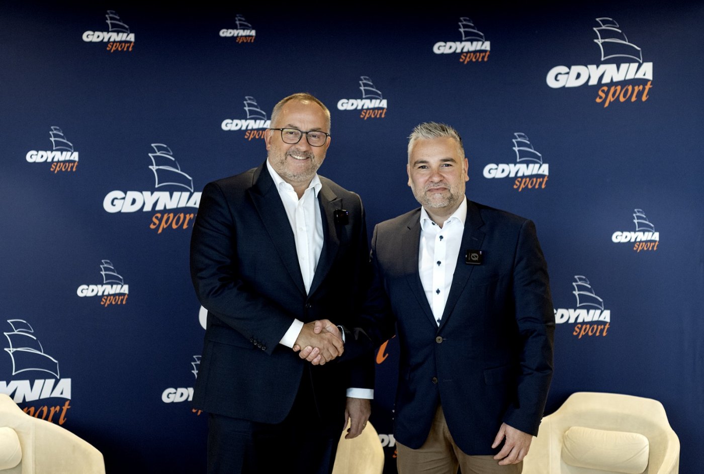 Prezes Polskiego Związku Koszykówki Grzegorz Bachański oraz dyrektor Gdyńskiego Centrum Sportu Paweł Brutel na konferencji prasowej PZKosz (fot. Włodzimierz Woch / gdyniasport.pl) 
