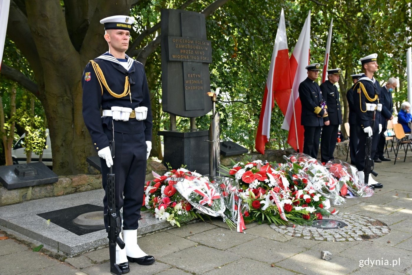 Posterunek honorowy przy pomniku Ofiar Katynia na Cmentarzu Wojennym w Gdyni // fot. Magdalena Czernek