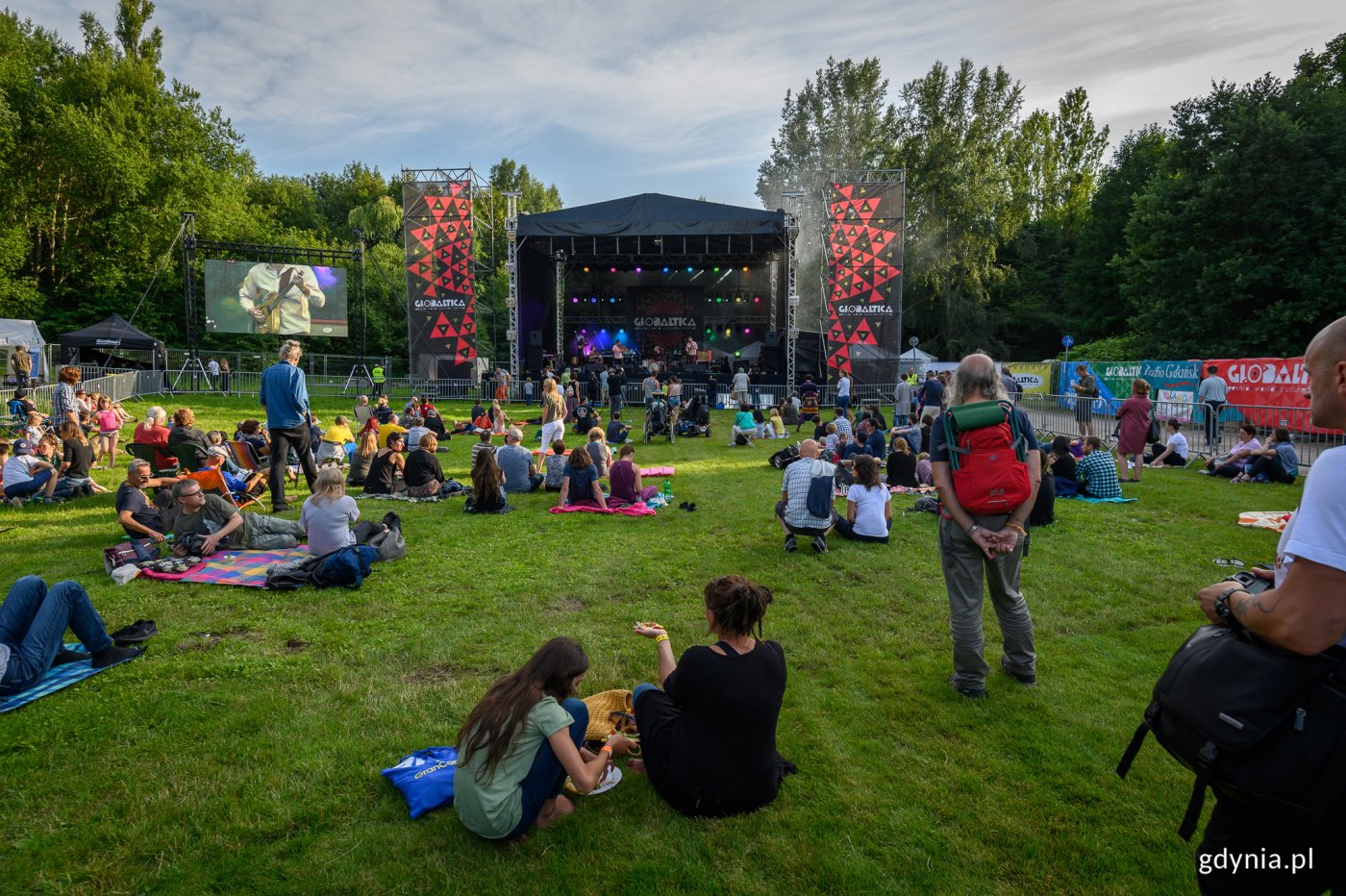 Piątek pod sceną muzyczną festiwalu w Kolibkach, fot. Dawid Linkowski