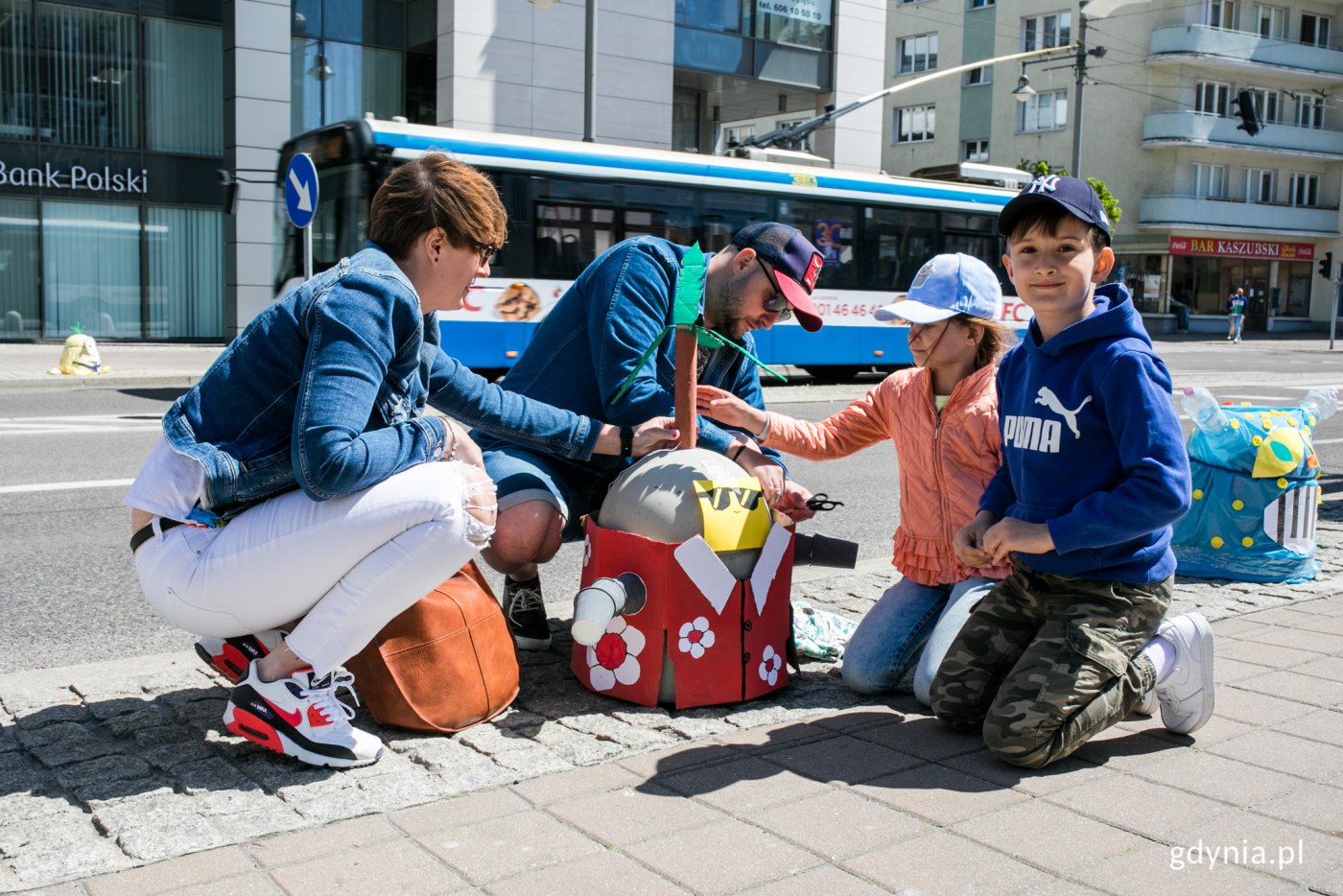 Ubierz słupka czyli akcja na Dzień Dziecka. fot. Karol Stańczak