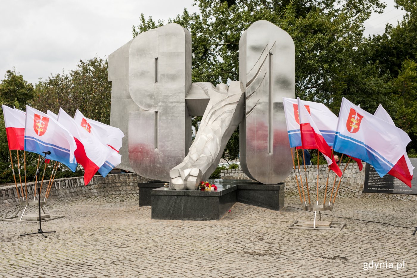 Obchody 40. rocznicy Sierpnia '80 pod pomnikiem Ofiar Grudnia '70 w Gdyni // fot. Karol Stańczak
