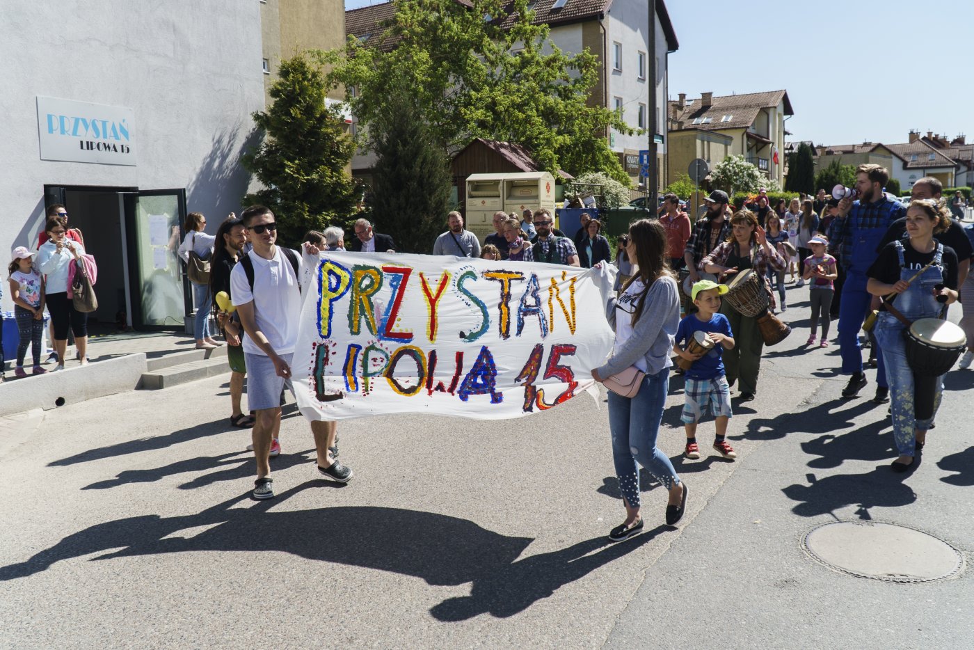 Parada uliczna na otwarcie Przystani Lipowej 15... to już minął rok! // fot. Laboratorium Innowacji Społecznych