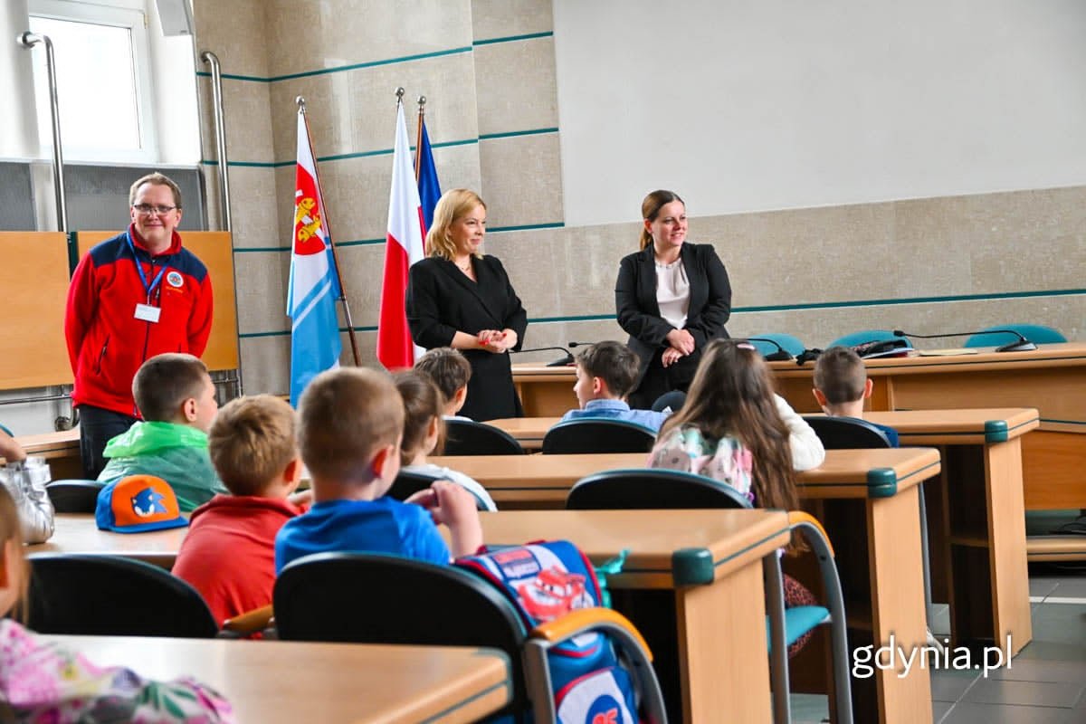 Prezydent Gdyni Aleksandra Kosiorek i wiceprezydentka Oktawia Gorzeńska odpowiadały na pytania małych gości (fot. Zofia Marczak)