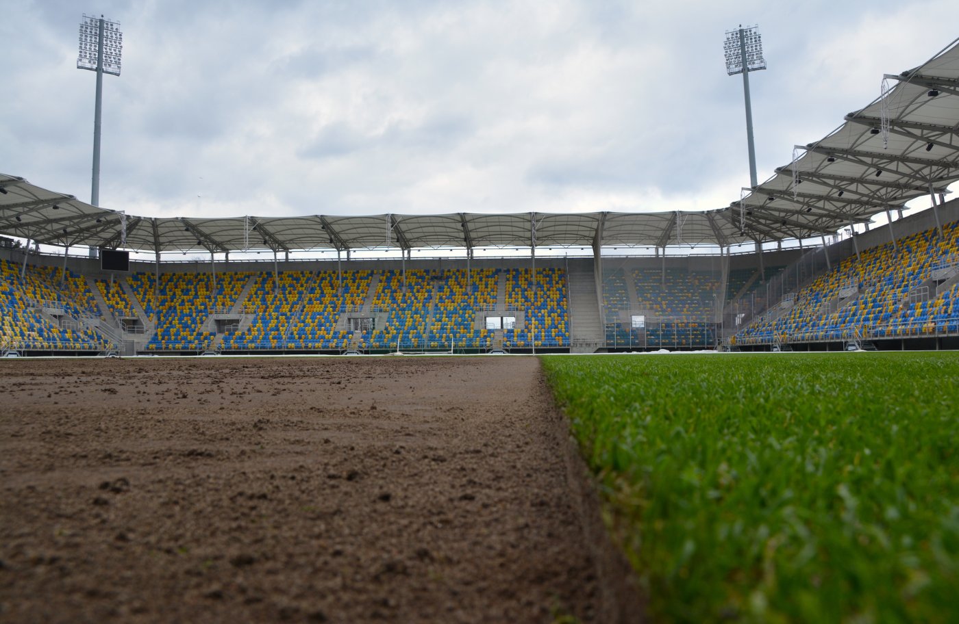 Ruszyła wymiana murawy na Stadionie Miejskim w Gdyni / fot. gdyniasport.pl