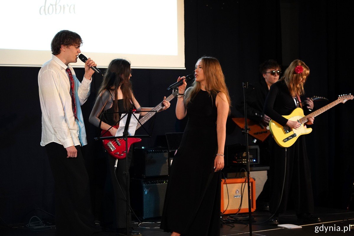 Koncert charytatywny w X LO w Gdyni (fot. Magda Śliżewska)