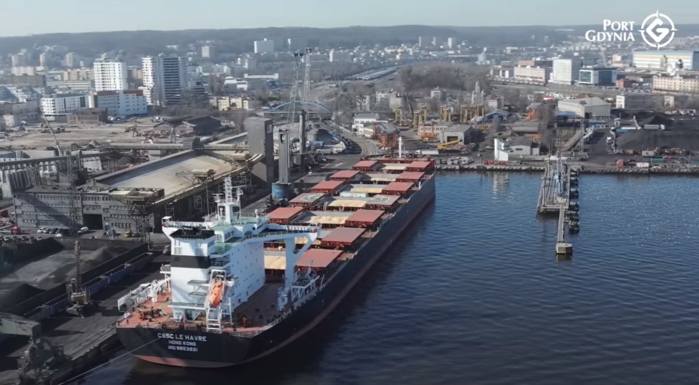 Masowiec CSSC Le Havre w Porcie Gdynia (fot. Port Gdynia)
