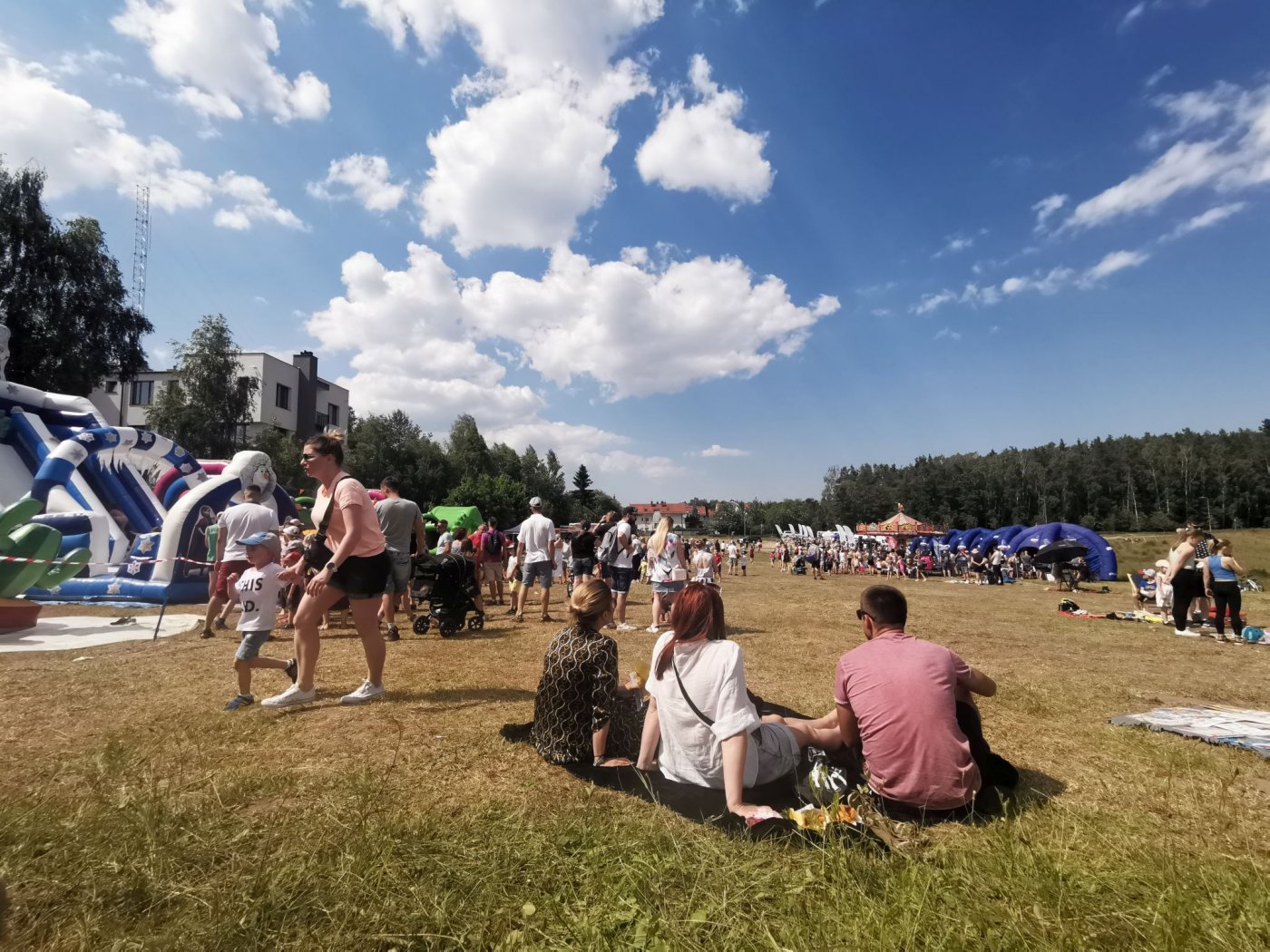  piknik z Ochotniczą Strażą Pożarną Wiczlino i sąsiedzką wyprzedażą tle//fot.M.Urbaniak