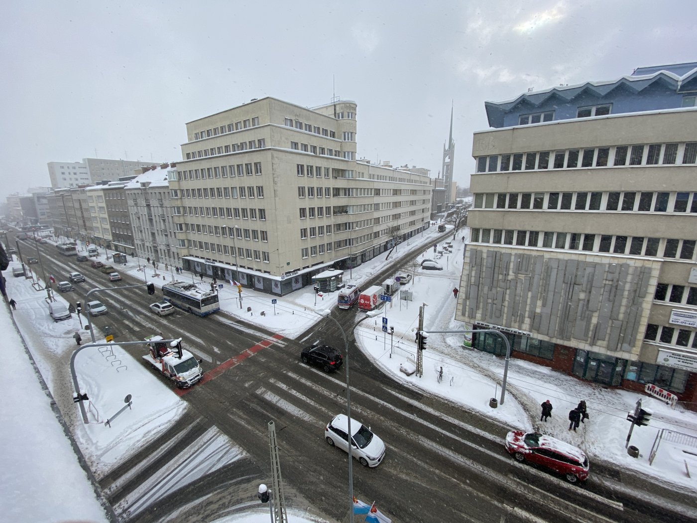 Widok z góry na skrzyżowanie ulic 10 Lutego i 3 Maja wykonane 11.02 br. ok. godz. 11:00 // fot. ZDiZ