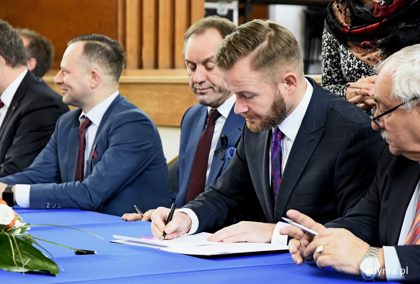 Porozumienia podpisywali także Mieczysław Struk i Ryszard Świlski, marszałek i wicemarszałek województwa pomorskiego, fot. Kamil Złoch