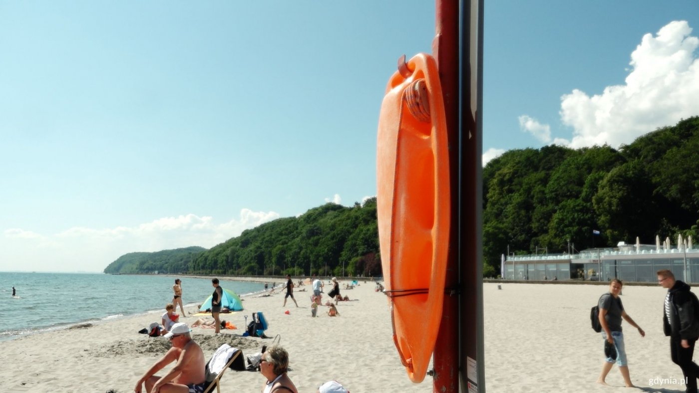 Ogólnodostępne bojki na plaży to novum w skali kraju // fot. Sławomir Okoń