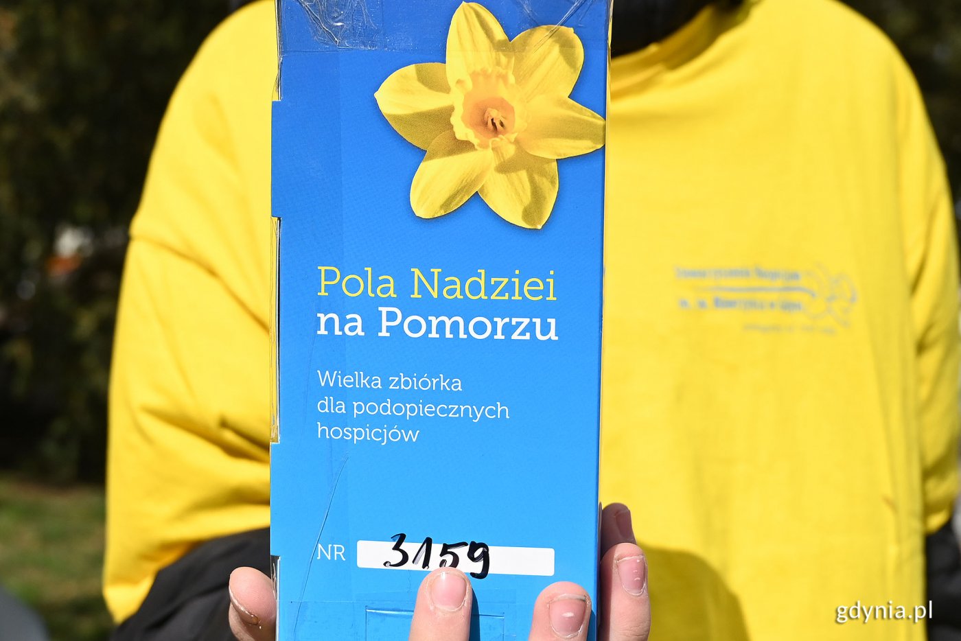 Wolontariusz z puszką „Pól Nadziei na Pomorzu” (zdjęcie archiwalne, fot. Michał Puszczewicz)