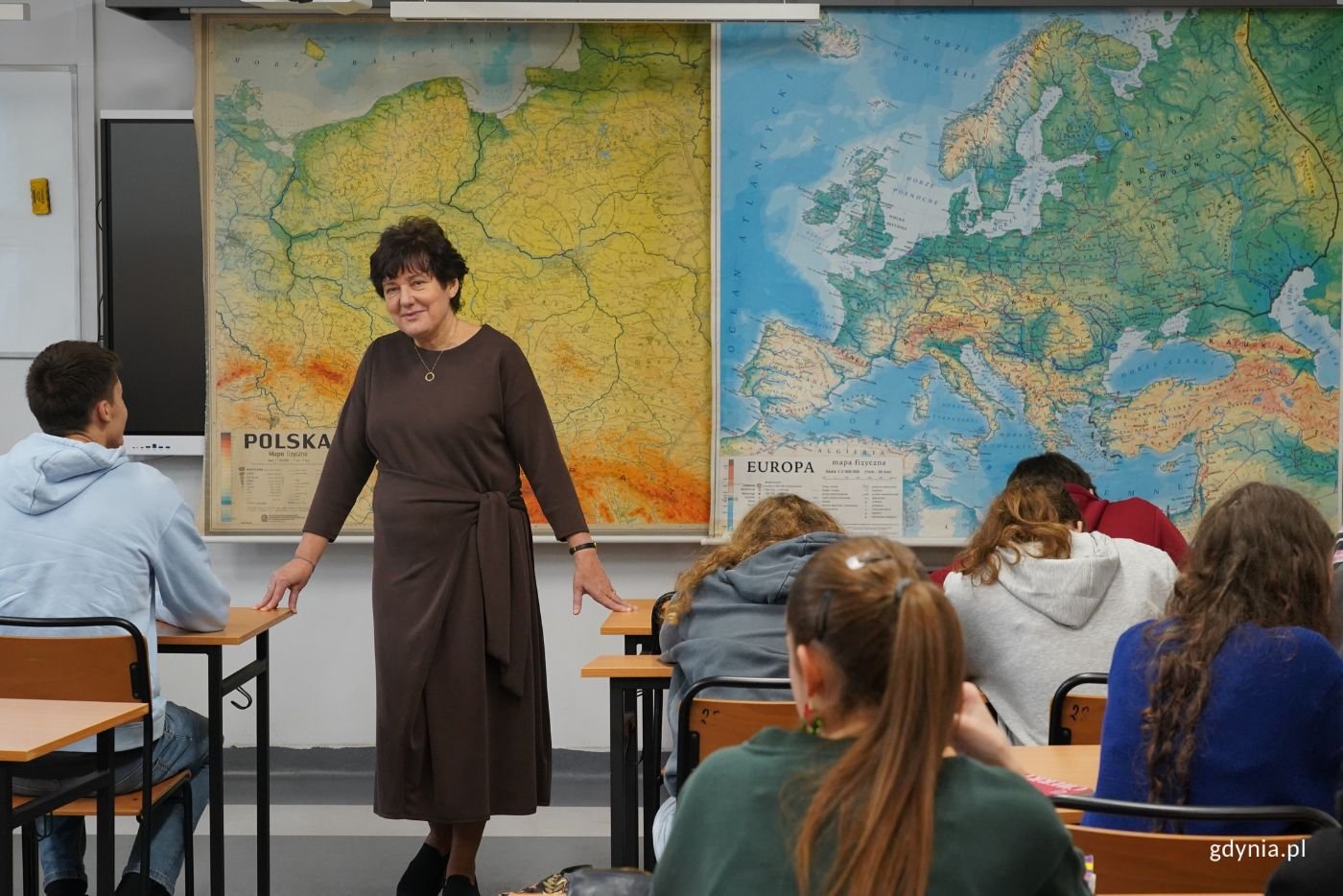 Nagrodzona Małgorzata Smolak podczas lekcji geografii w VI Liceum Ogólnokształcącym (fot. Magdalena Starnawska)