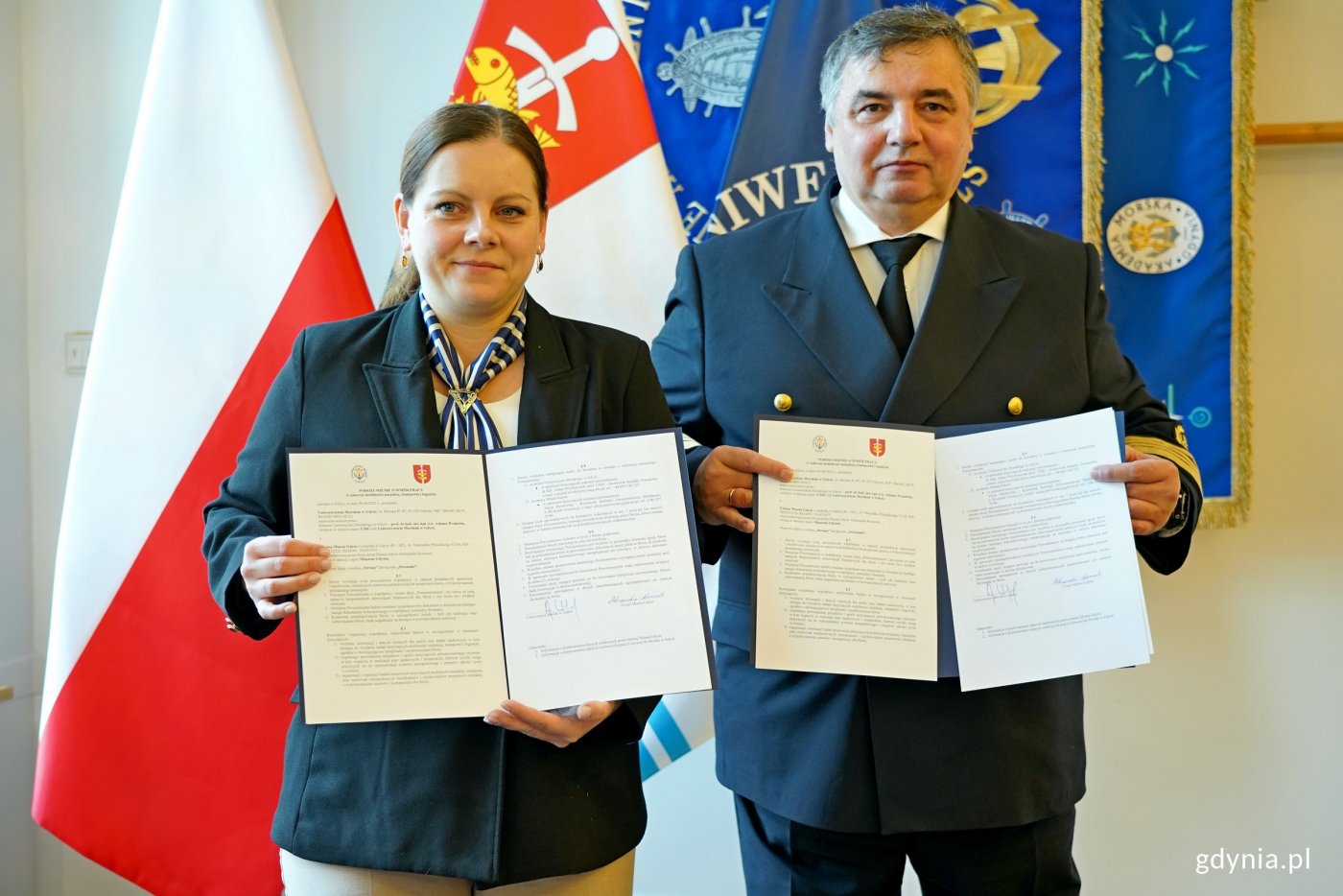 Porozumienie o współpracy między miastem a uczelnią podpisali prezydent Aleksandra Kosiorek oraz prof. dr hab. inż. kpt. ż. w. Adam Weintrit, rektor Uniwersytetu Morskiego w Gdyni (fot. Magdalena Czernek)