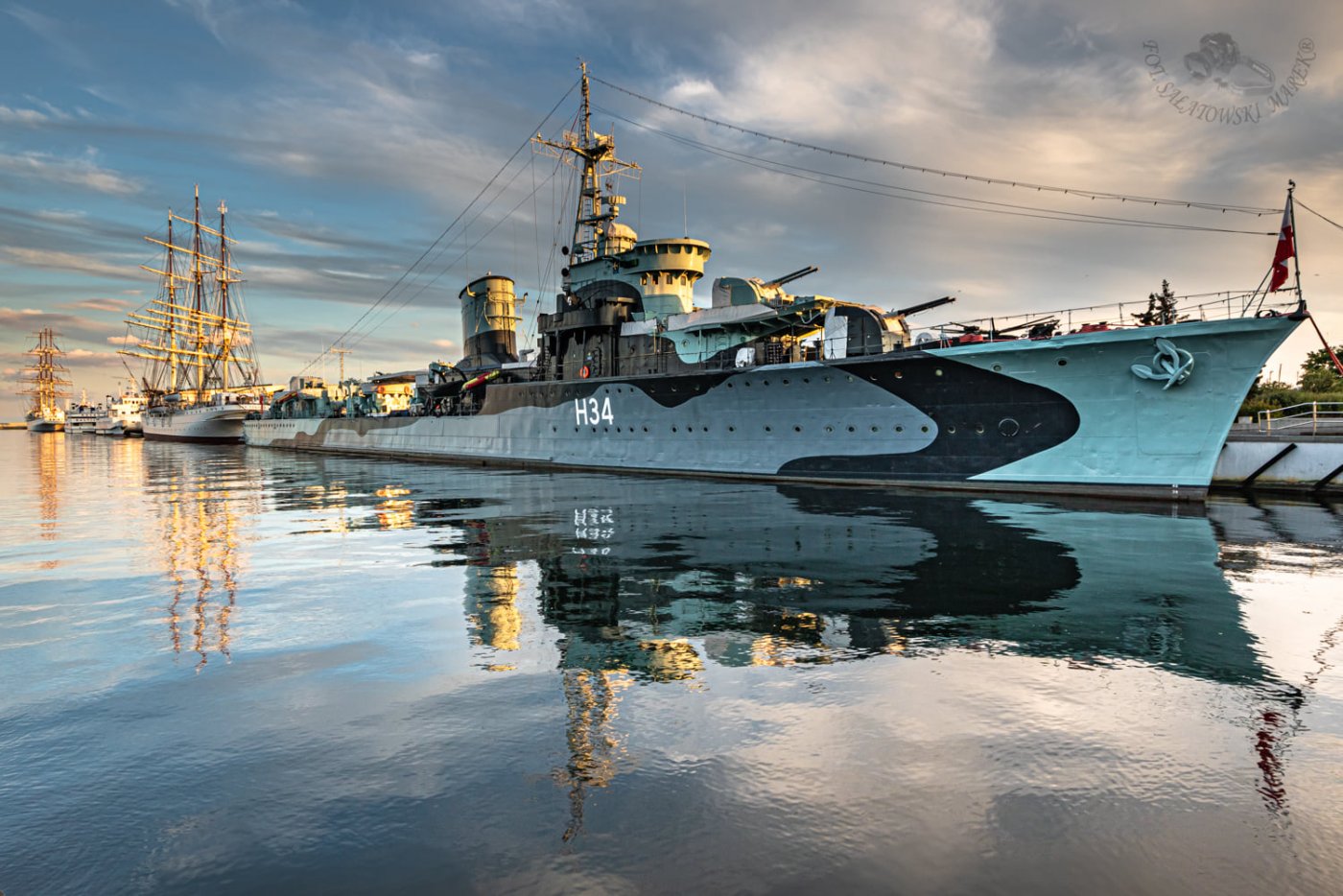 To jedna z popularnych atrakcji turystycznych, a przy okazji wojskowych uroczystości - reprezentacyjny okręt, fot. Marek Sałatowski / z naszej facebookowej grupy „Gdynia w obiektywie”