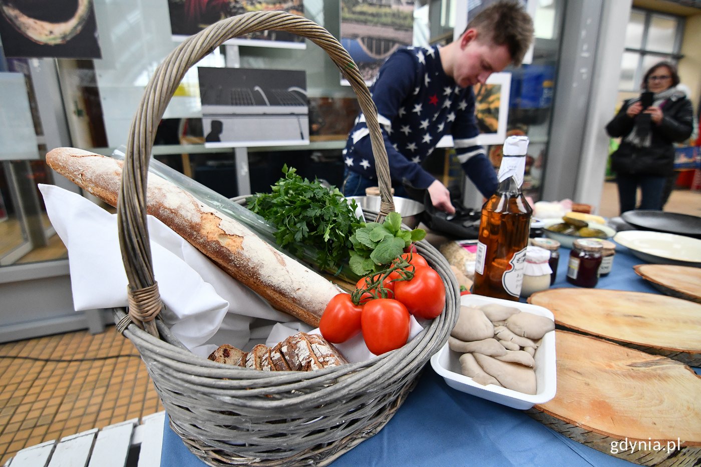 Produkty regionalne można znaleźć m.in. na Halach Targowych w Gdyni. Często stają się ona bohaterami rozmaitych wydarzeń, jak np. Dnia Kreatywnego w Halach Targowych / fot. Michał Puszczewicz