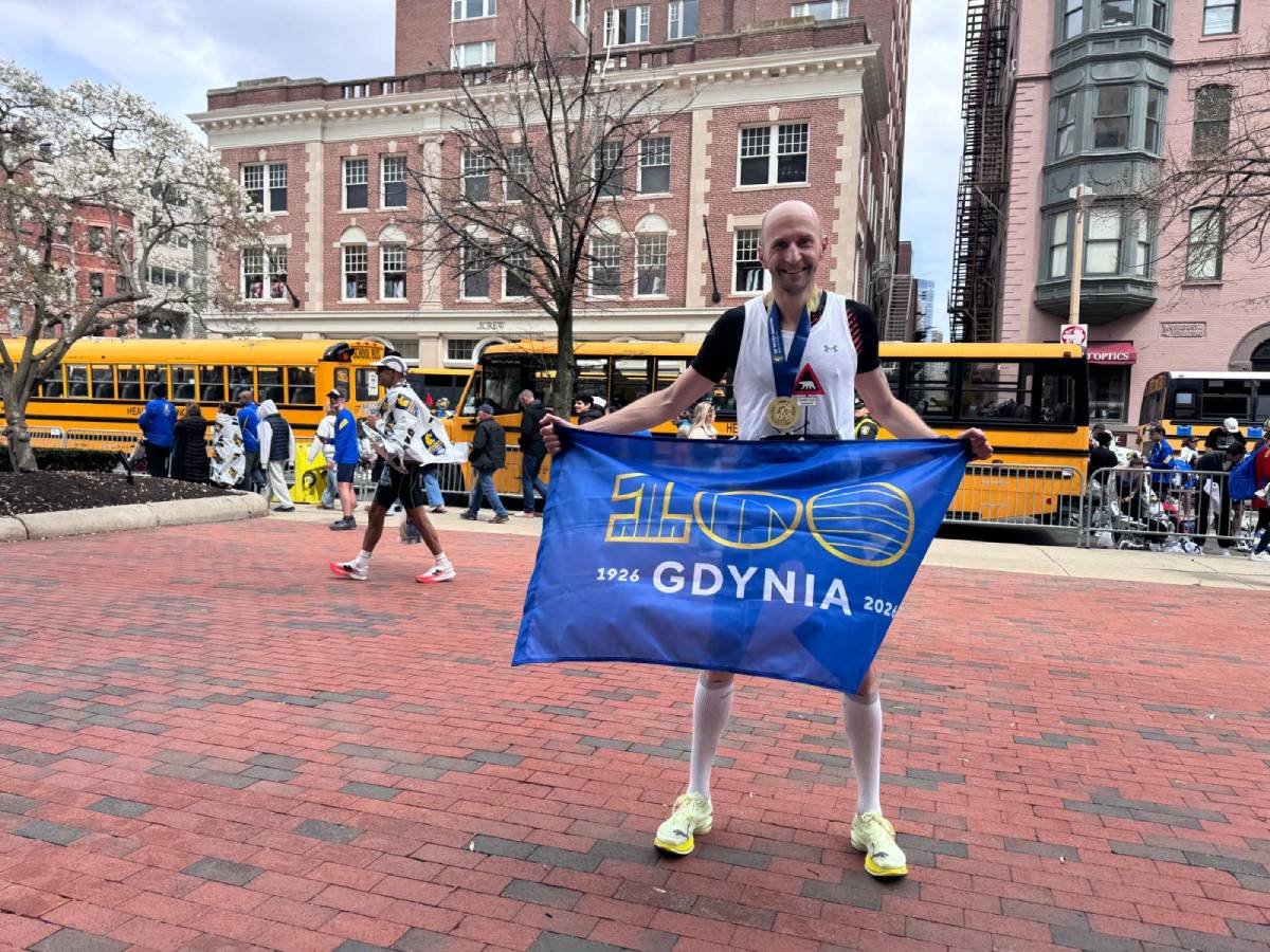 Piotr Suchenia na mecie Boston Marathon 2026 (fot. archiwum prywatne)