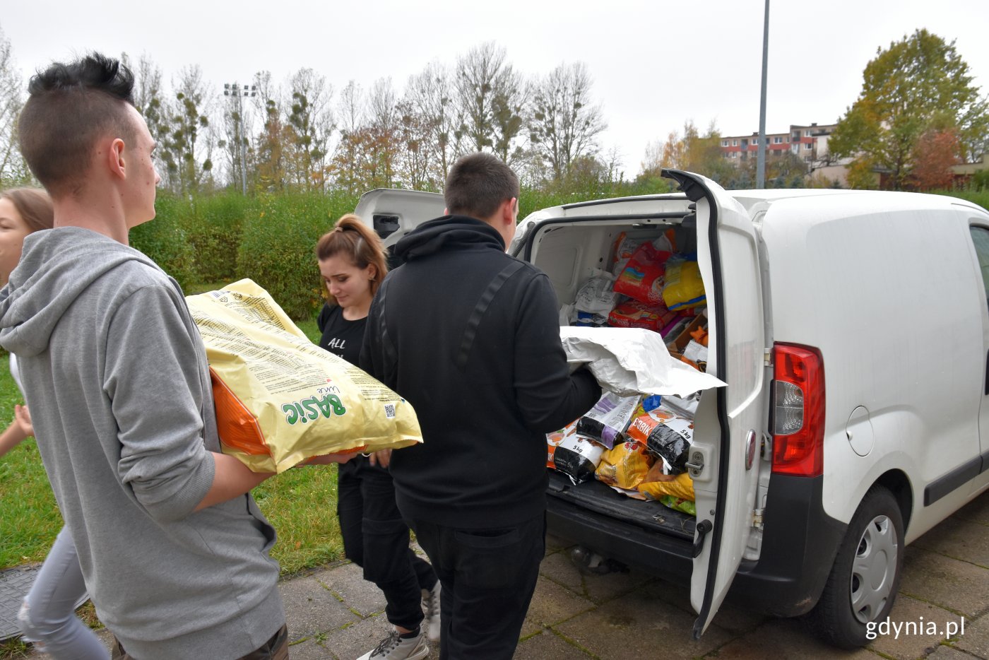 Ponad tona karmy trafi do Ciapkowa //fot. Justyna Bronk