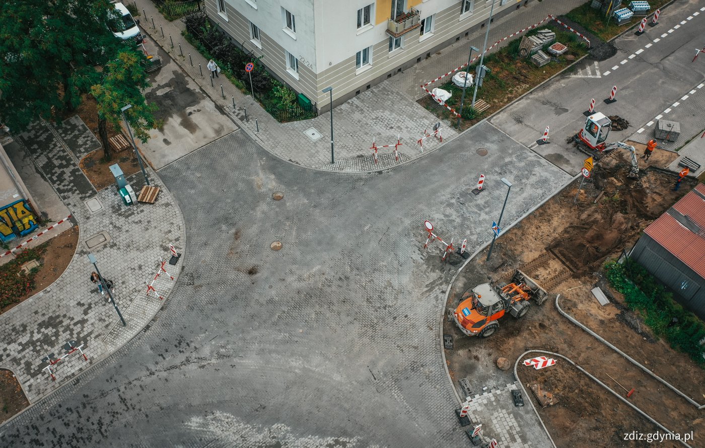 Trwa przebudowa skrzyżowania ulic Komandorskiej, Mireckiego i Wąsowicza w Gdyni. (fot. M. Mielewski)