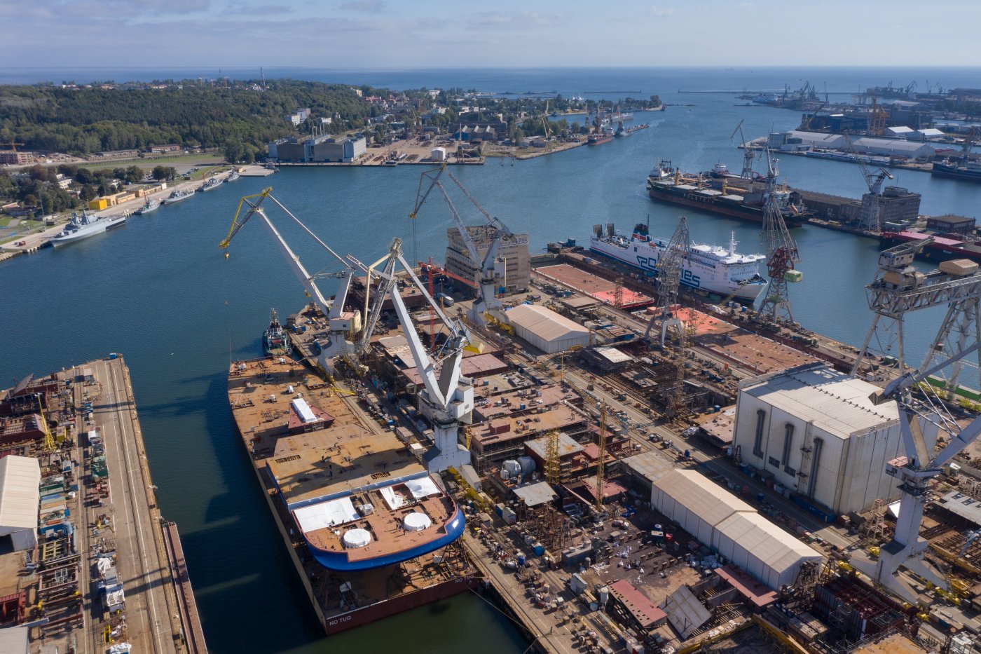 Megablok przed wypłynięciem z Gdyni do francuskiej stoczni Chantiers de l'Atlantique, fot. stocznia Crist