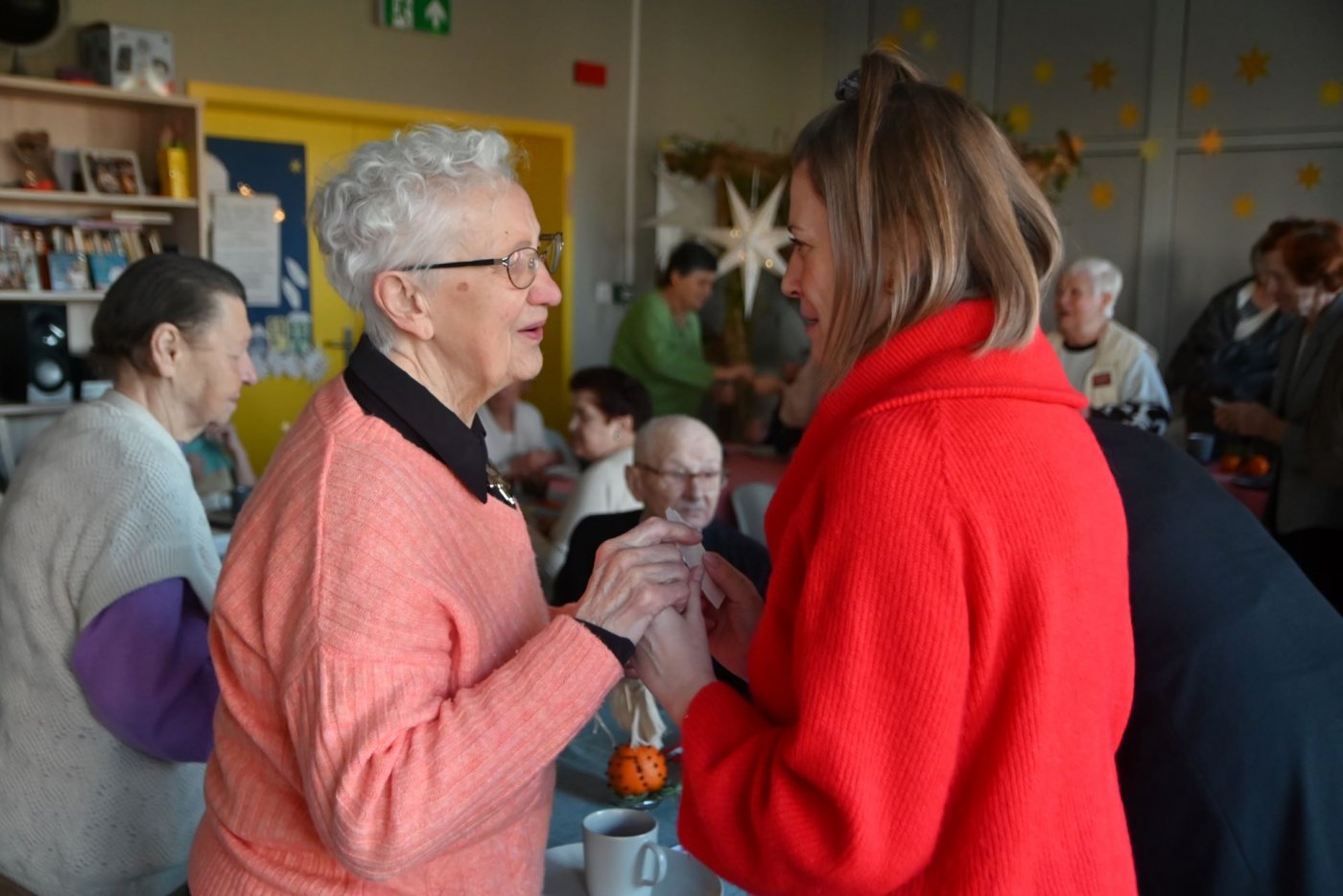 Święta to czas inicjatyw pomocy społecznej. Na zdjęciu wigilia Dziennego Domu Senior+  (fot. MOPS w Gdyni)