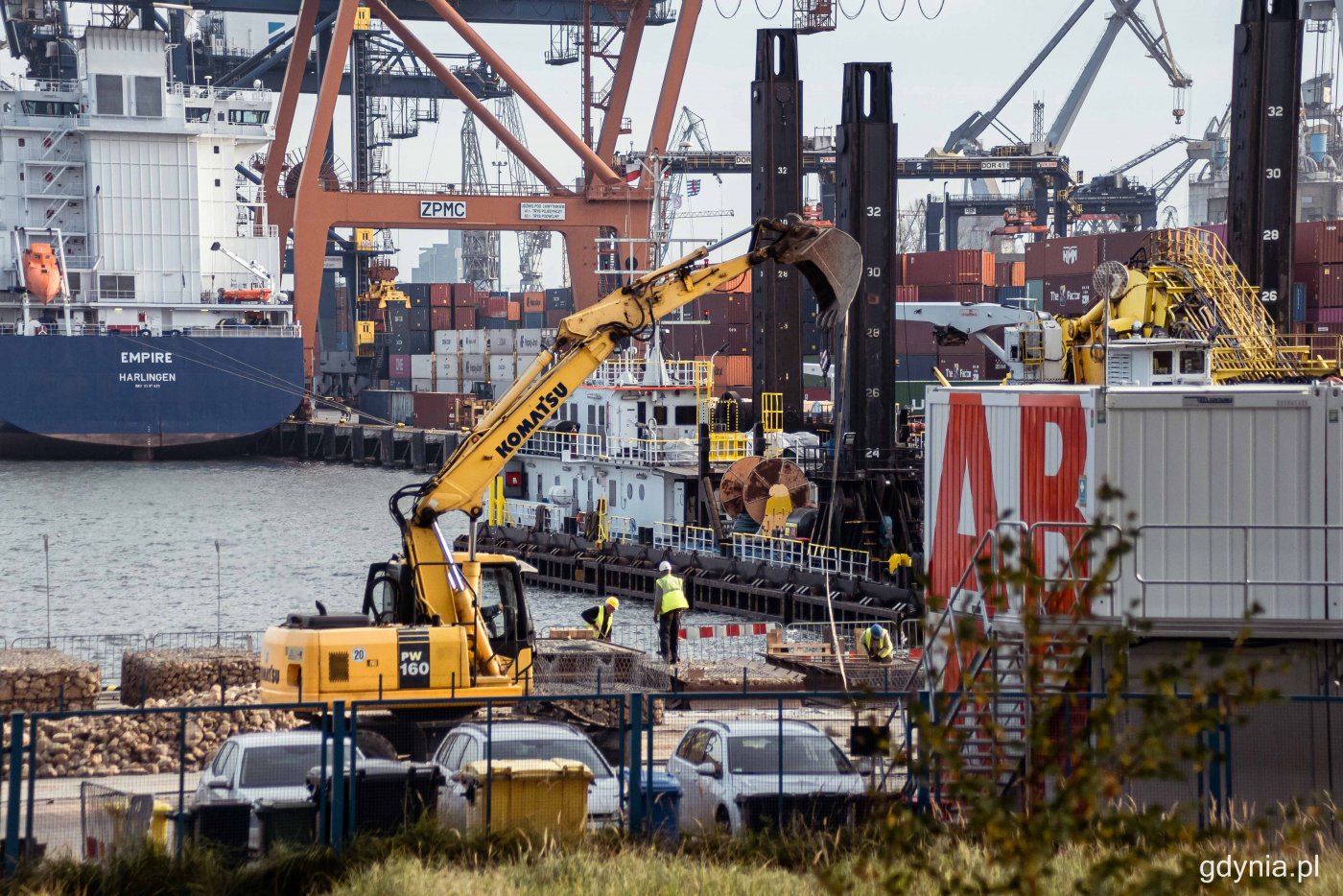 Prace zwiaząne z pogłębianiem akwenów wewnętrznych i umacnianiem dna w Porcie Gdynia, fot. Kamil Złoch