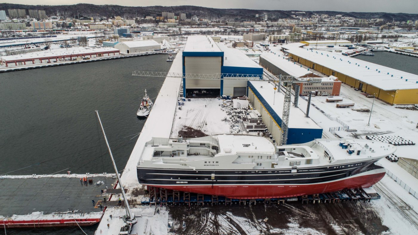 Statek rybacki Ruth na Nabrzeżu Indyjskim w stoczni Karstensen Shipyard Poland. Źródło: gospodarkamorska.pl