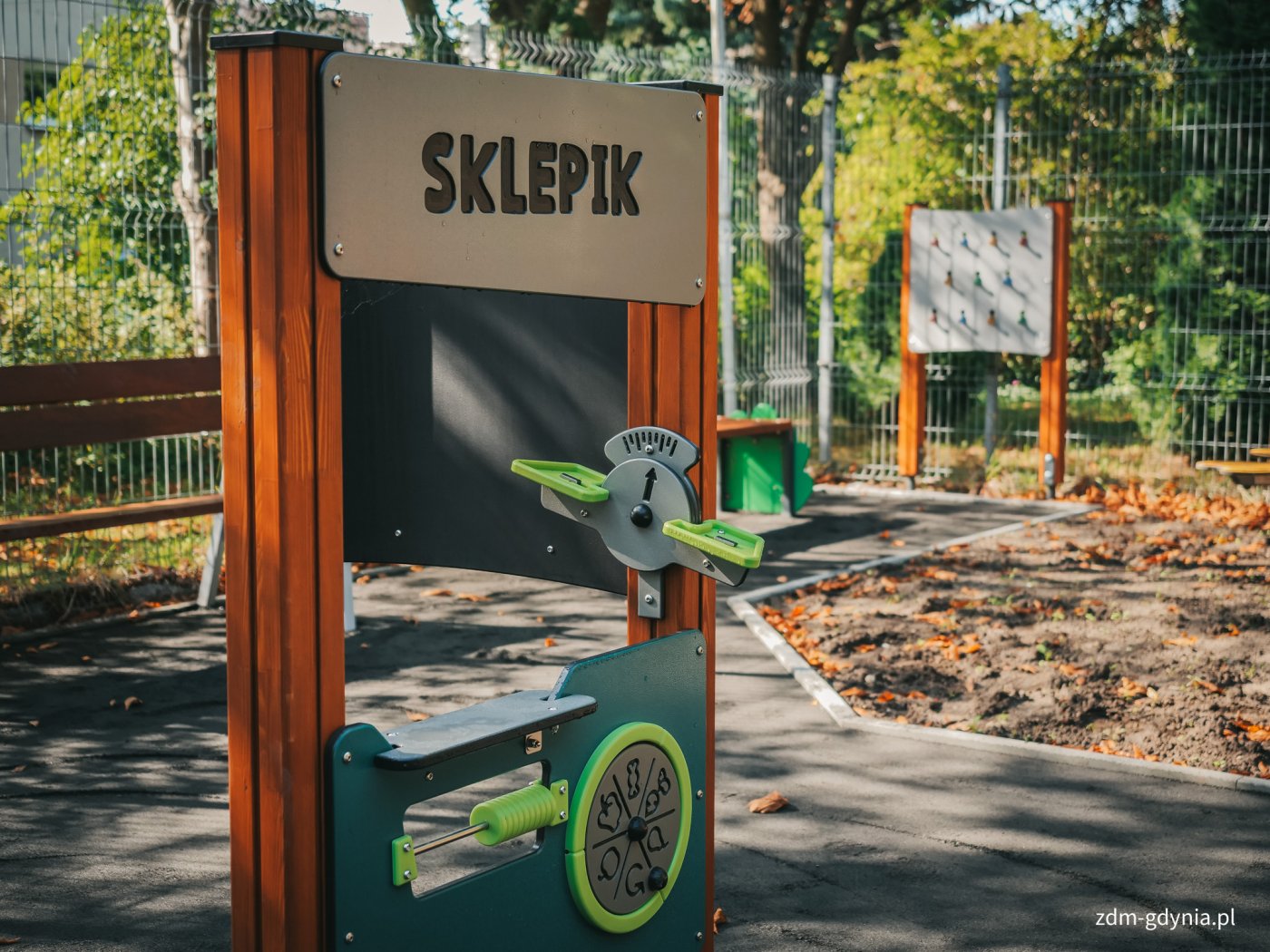 Zmodernizowany plac zabaw przy SP nr 44 w Gdyni (fot. Marcin Mielewski, Zarząd Dróg Miejskich)