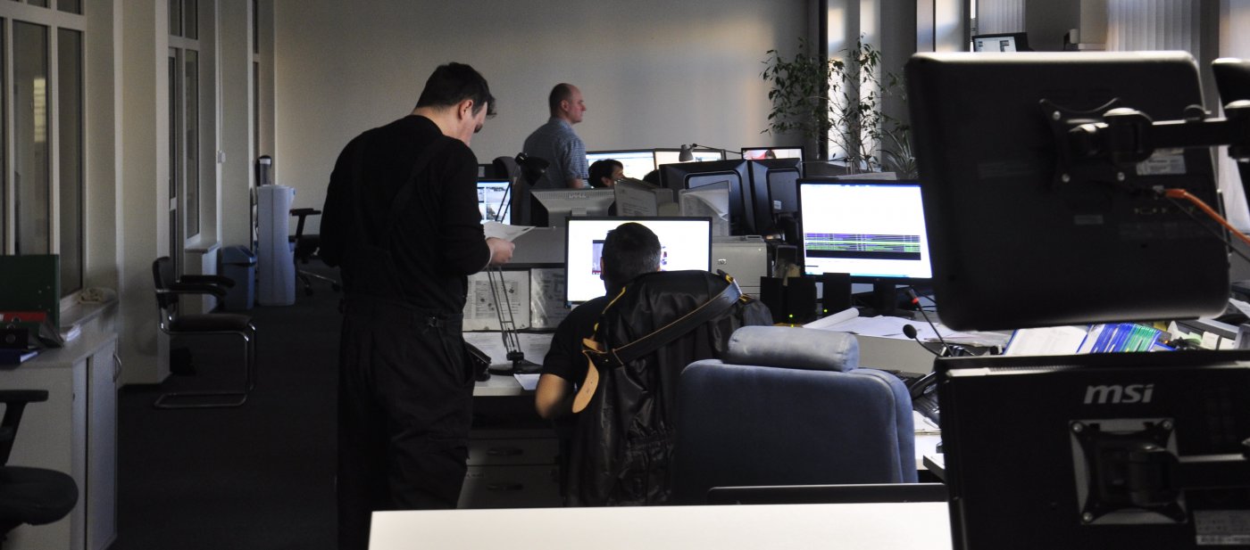 Zabezpieczenie działania najważniejszych systemów na terenie miasta to podstawa w przypadku potencjalnego zagrożenia np. atakiem cybernetycznym. Na zdjęciu centrum miejskiego monitoringu, fot. gdynia.pl / archiwalne