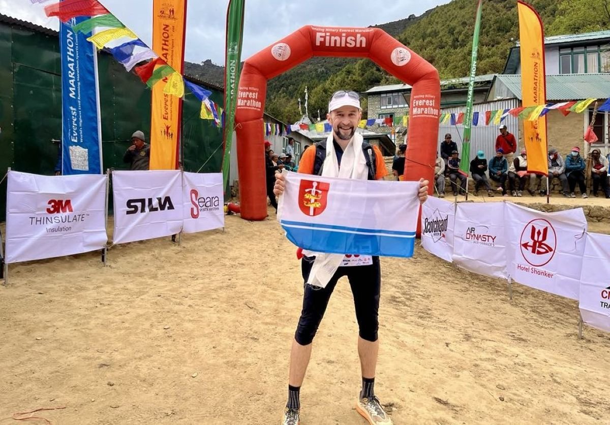 Piotr Suchenia na mecie Tenzing Hillary Everest Marathon (materiały własne  – Piotr Suchenia)