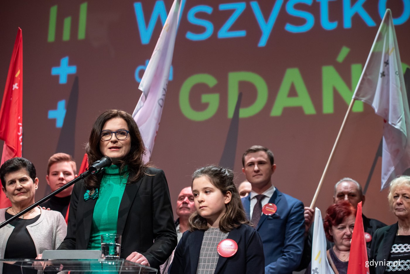 Aleksandra Dulkiewicz przemawia podczas wieczoru wyborczego // fot. Dawid Linkowski
