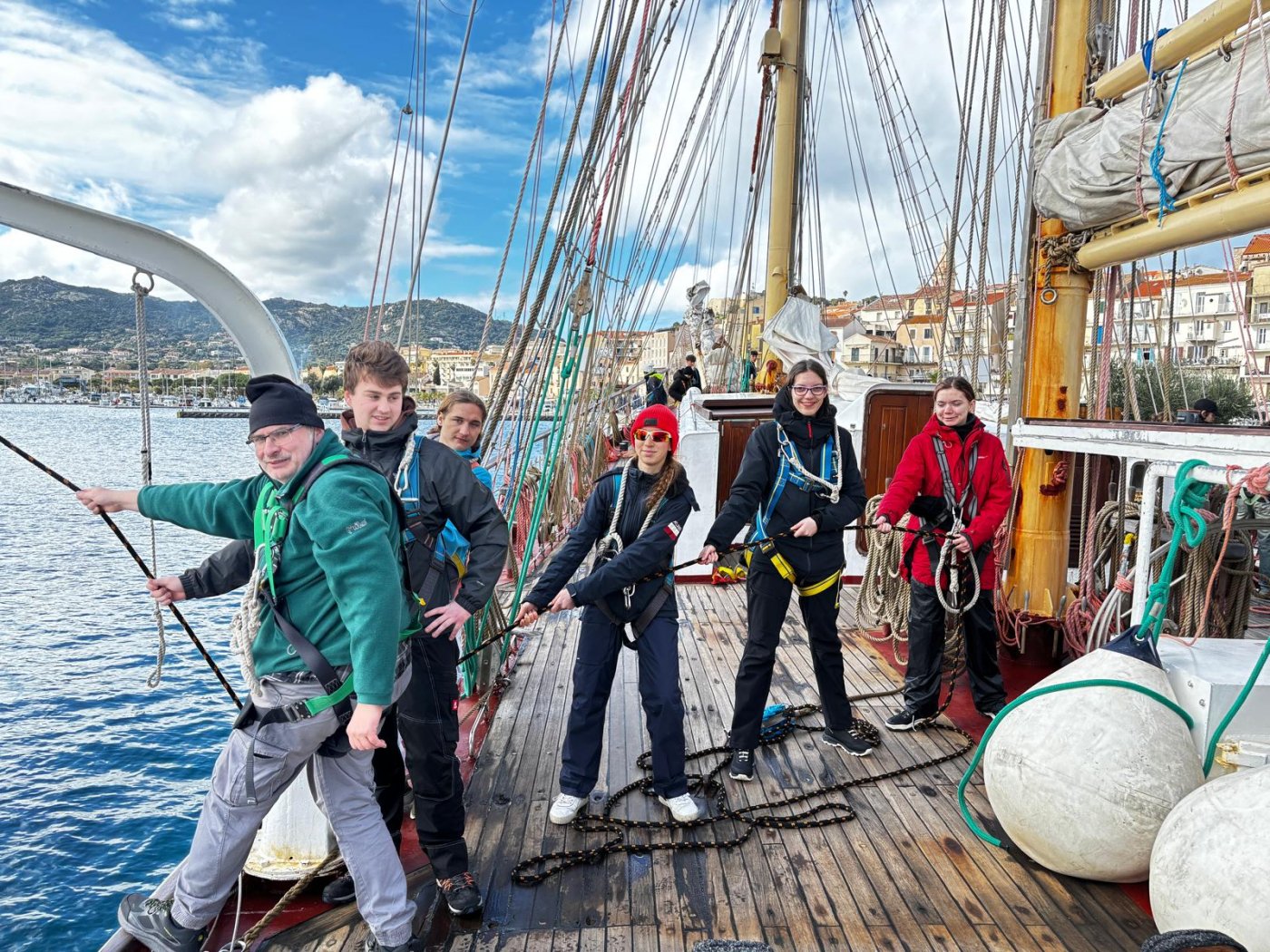  Gdyńscy uczniowie podczas rejsu na STS Pogoria (fot. Michał Szczyptański)