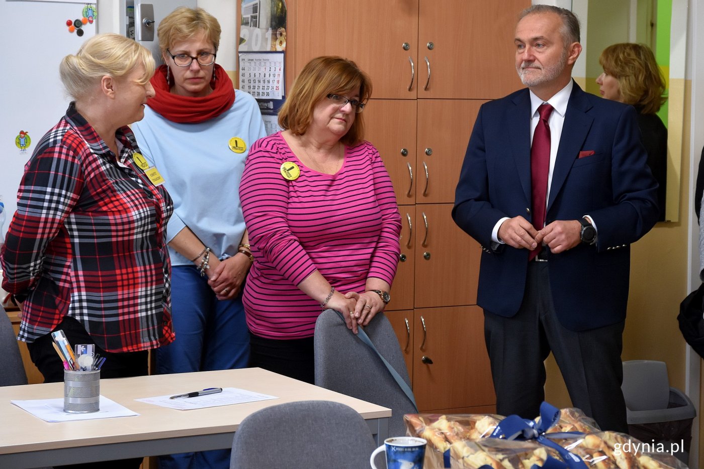 Prezydent Gdyni Wojciech Szczurek odwiedził strajkujących nauczycieli ze Liceum Ogólnokształcacego nr 6 // fot. Paweł Kukla