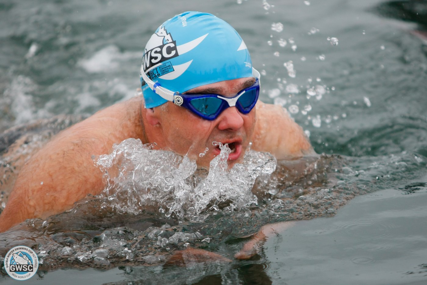 Pływak w trakcie zawodów Gdynia Winter Swimming Cup BCT SERIES (fot. GWSC)