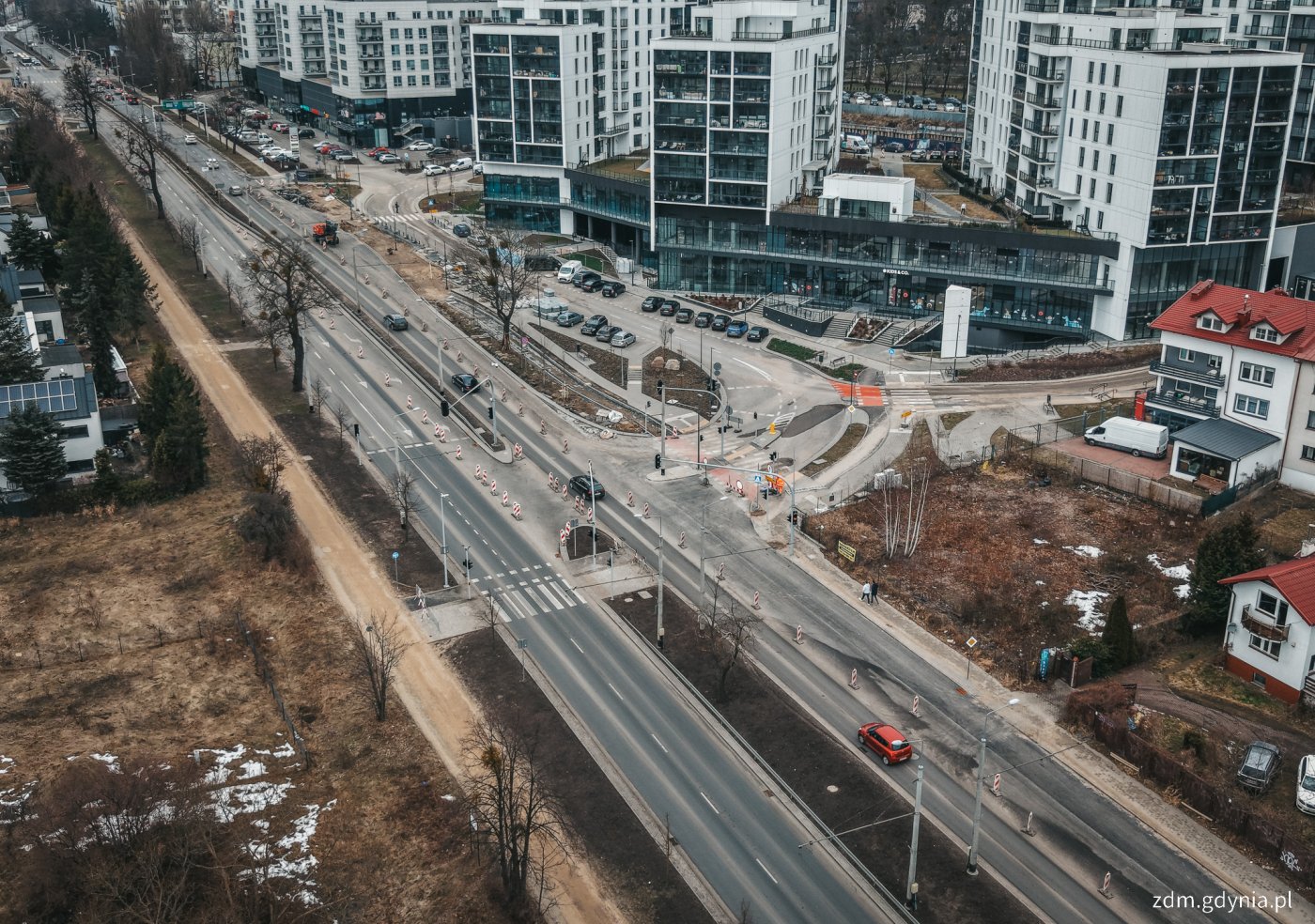 Nowe skrzyżowanie Al. Zwycięstwa i ul. Kostki Napierskiego w Gdyni. Trwają końcowe prace wykończeniowe (fot. Marcin Mielewski)