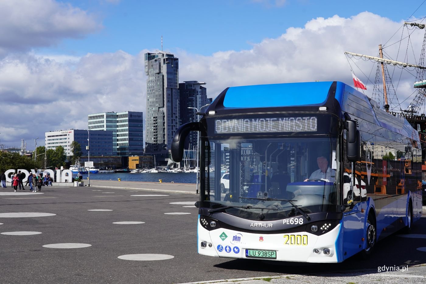 Przez najbliższy tydzień nowoczesny autobus wodorowy będzie kursować na liniach:  S, 105, 125, 159 i 180 (fot. Magdalena Starnawska)