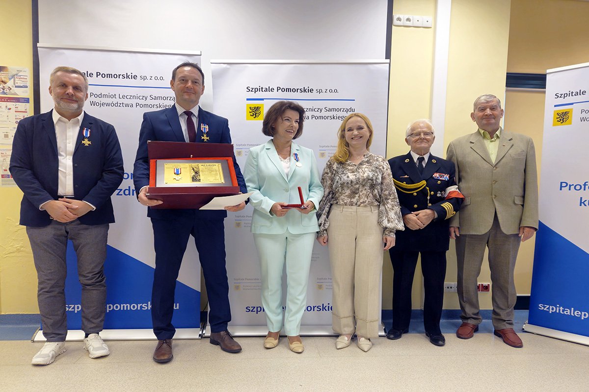 Na zdjęciu (od lewej): Dariusz Nałęcz, Jacek Stefaniuk, Anna Saniewska, Jolanta Sobierańska-Grenda, Tomasz Kuplicki (fot. Szpitale Pomorskie)