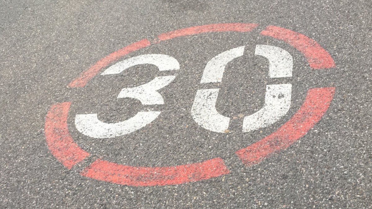 Strefa Tempo 30 przy gdyńskich placówkach edukacyjnych// fpt. gdynia.pl 