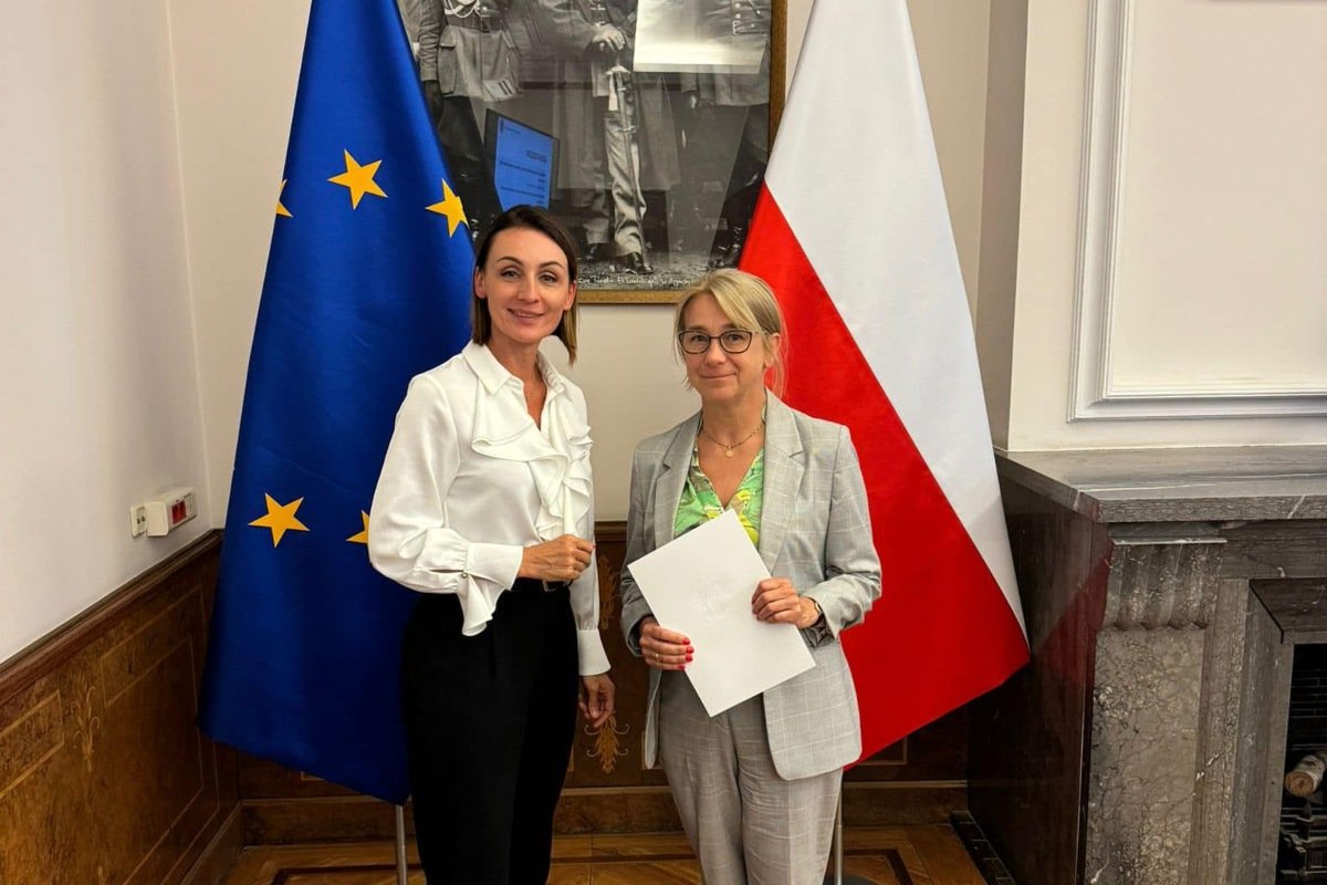 Wojewoda pomorska Beata Rutkiewicz i Katarzyna Karczewska - prezes fundacji „Dom Marzeń” i członkini Zespołu ds. standaryzacji usługi opieki wytchnieniowej (fot. materiały fundacji „Dom Marzeń”)