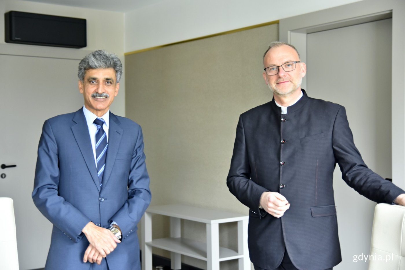 Od lewej: JE Malik Muhammad Farooq - ambasador Islamskiej Republiki Pakistanu i wiceprezydent Gdyni Michał Guć podczas spotkania w Urzędzie Miasta Gdyni// fot. Magdalena Śliżewska