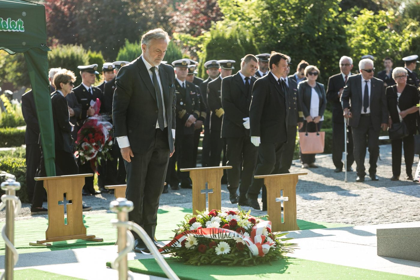 W pogrzebie żon oficerów uczestniczył prezydent Gdyni, Wojciech Szczurek, fot. Karol Stańczak