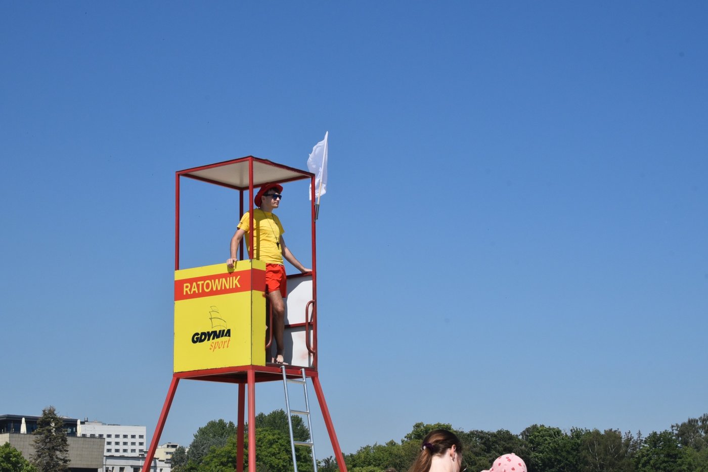 W środę na gdyńskich kąpieliskach zawisły białe flagi / fot. Gdyńskie Centrum Sportu