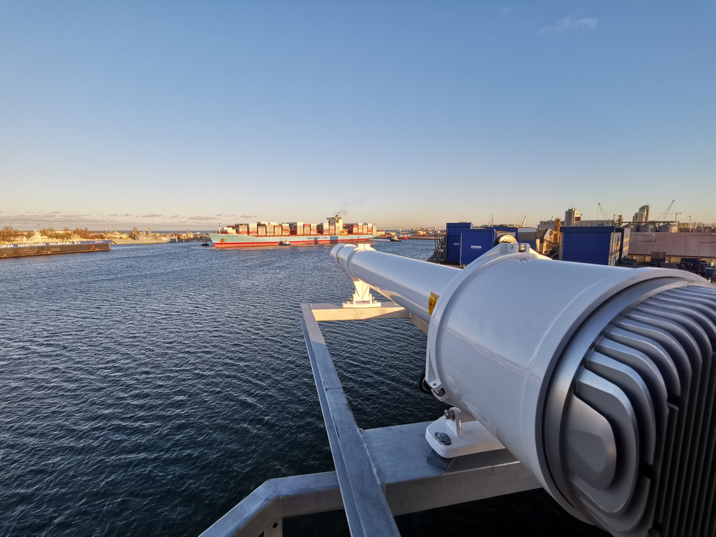 Nowe światła pomogą w naprowadzaniu statków wchodzących do gdyńskiego portu, fot. mat. prasowe / www.port.gdynia.pl