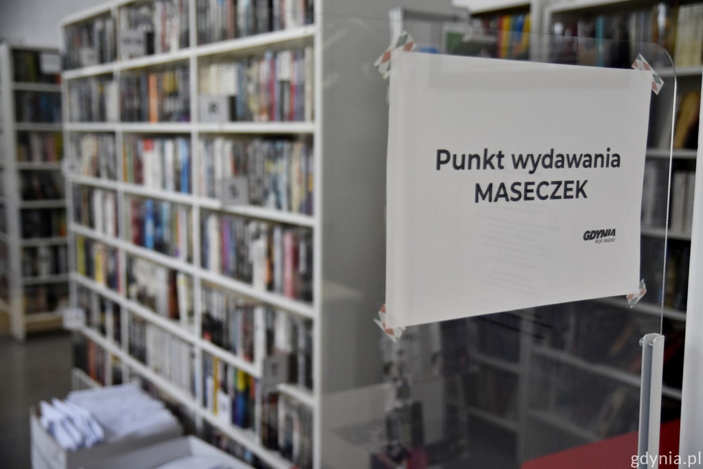Maseczki w bibliotekach dostępne do wyczerpania zapasów // fot. Paweł Kukla