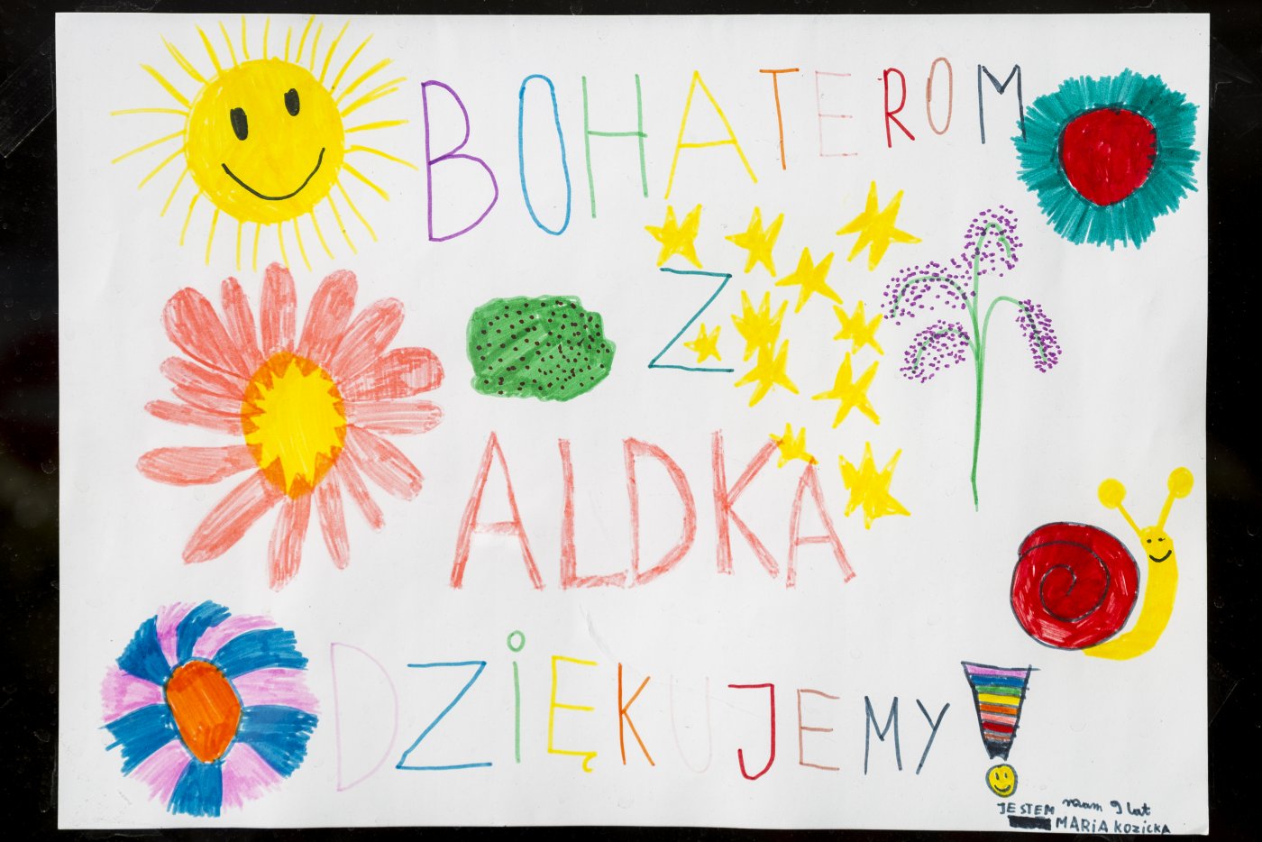 Rysunek wykonany przez dziewięcioletnią Marię Kozicką dla bohaterów z Aldka. fot. Przemysław Kozłowski
