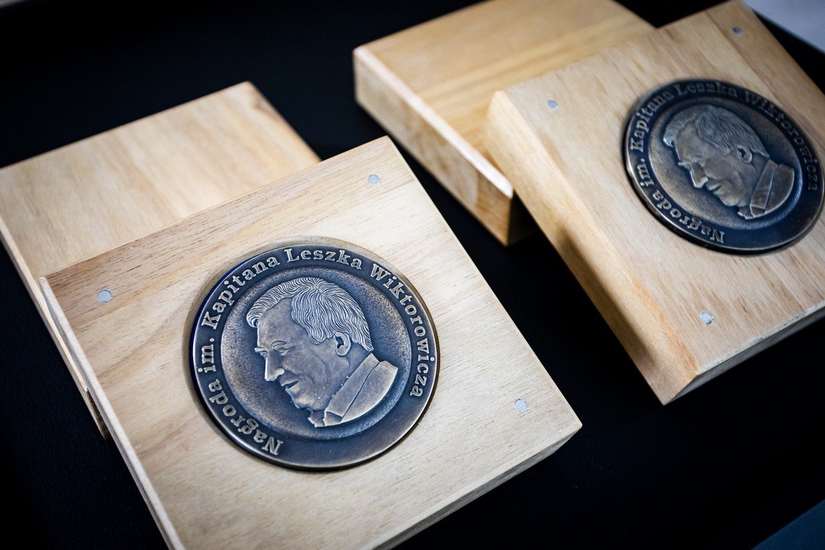 Pamiątkowy medal wręczany laureatom Nagrody im. kpt. Leszka Wiktorowicza // fot. Press Club Polska