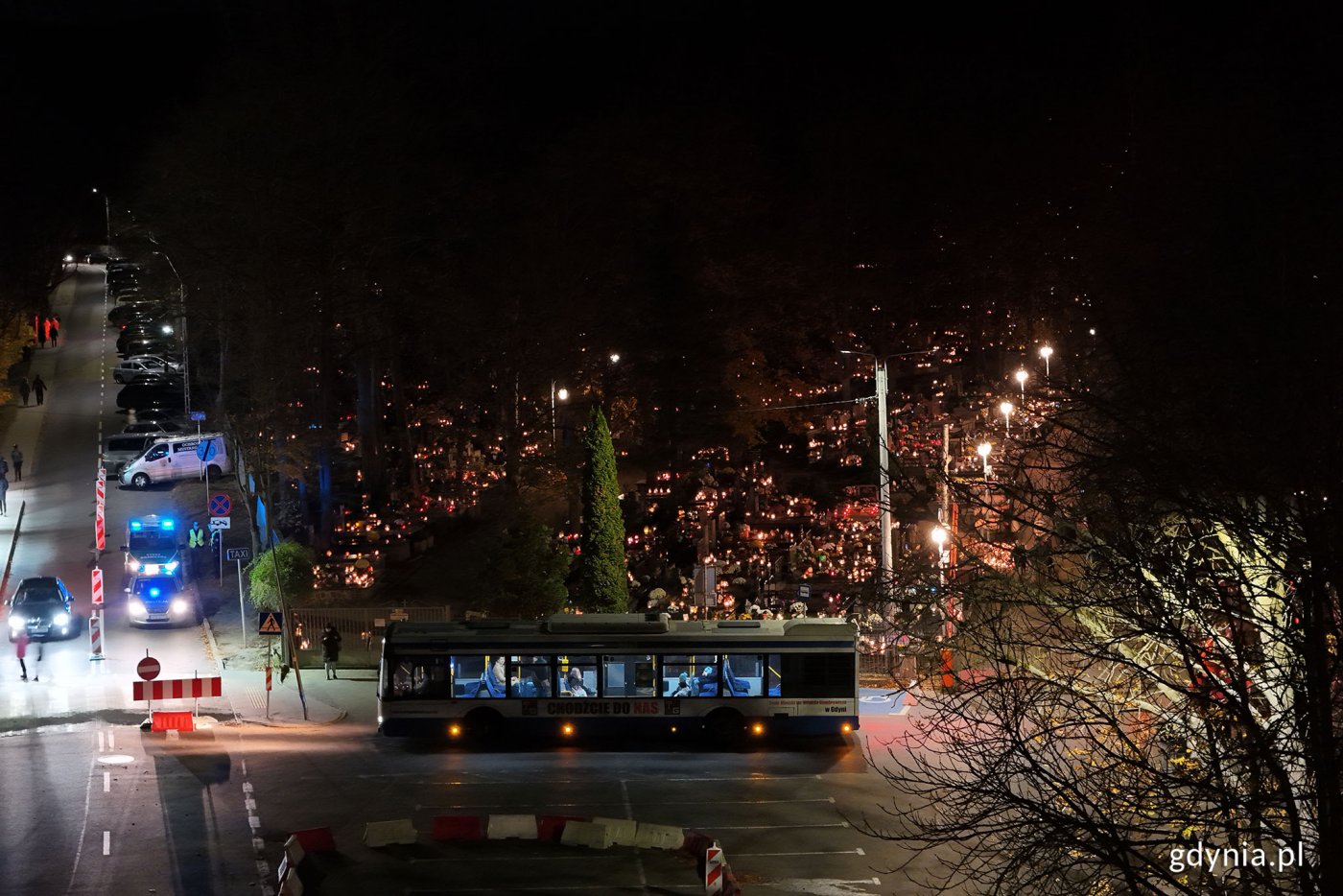 Zmiany w komunikacji w okresie Wszystkich Świętych (fot. Michał Puszczewicz)